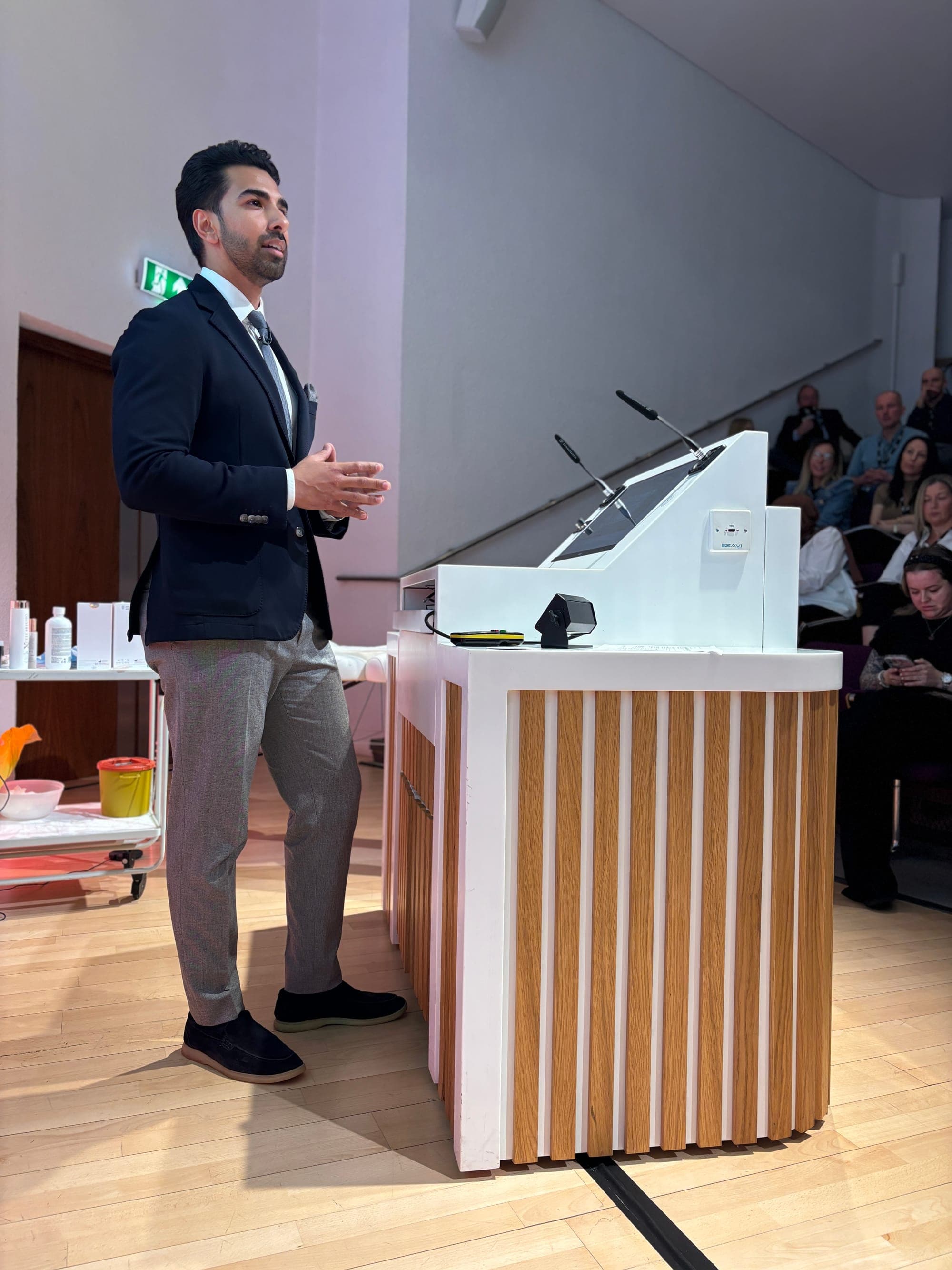 Dr Kamran Amjed presenting at a healthcare industry conference